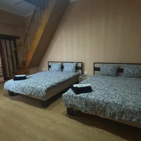 アパート 2-уровневая на 6 человек в центре *