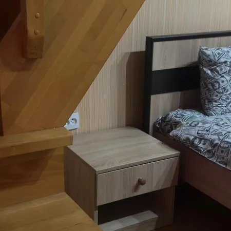 2-уровневая на 6 человек в центре Apartment